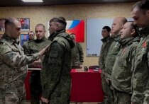 В расположении танкового полка 90-й гвардейской танковой дивизии прошла церемония награждения военнослужащих, наиболее отличившихся в боях на Красноармейском направлении в зоне ответственности группировки «Центр»