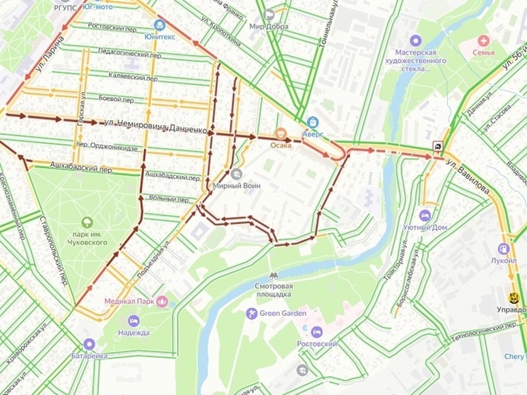 В Ростове ДТП с автобусом сковало движение автомобилей в районе парка Чуковского