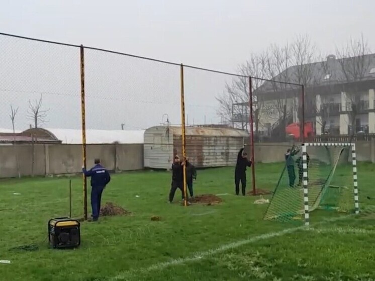 В Голопристанском округе бригада из Кабардино-Балкарии восстановила футбольное поле