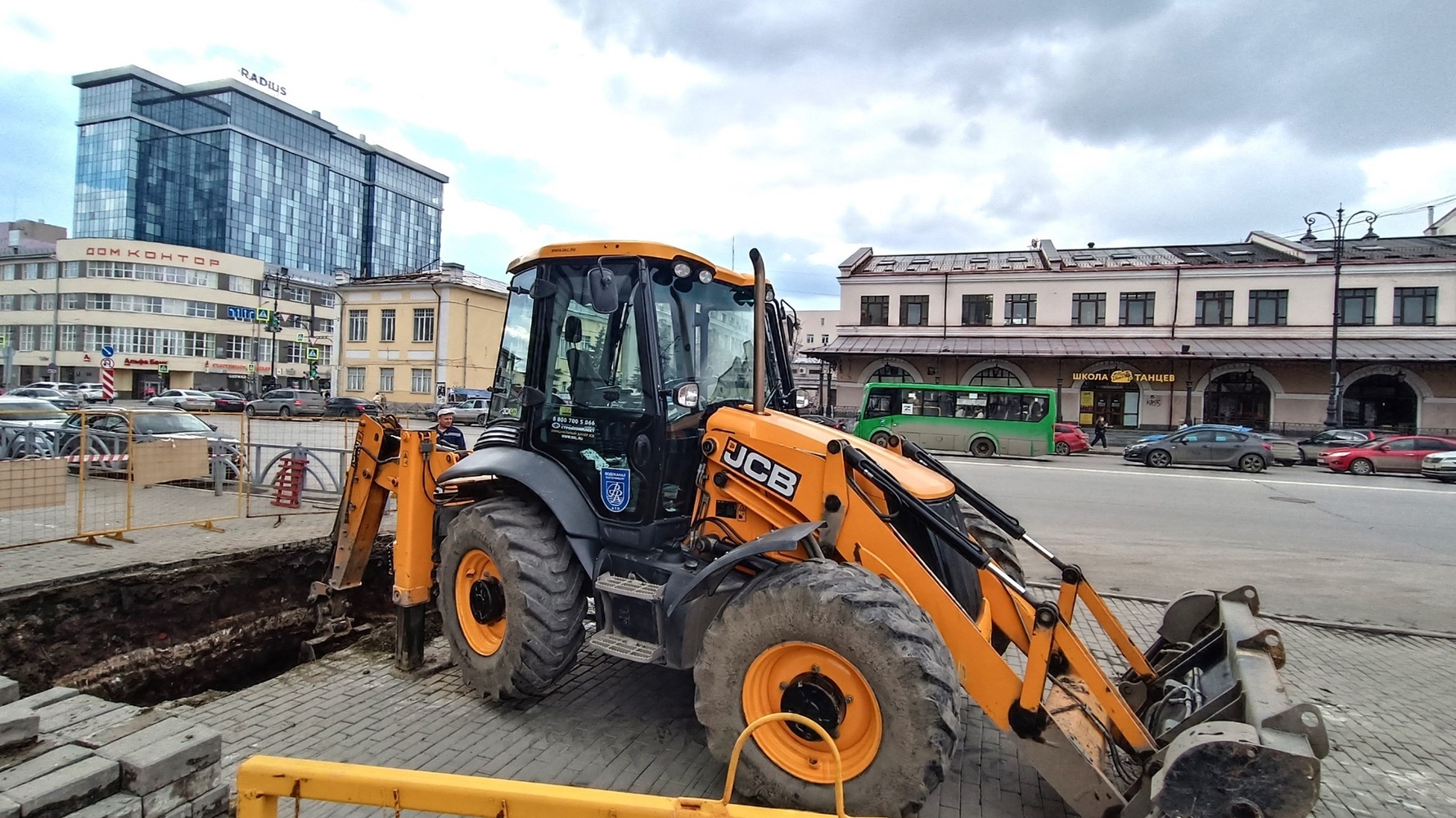 Части старых построек раскопали около храма Большой Златоуст в Екатеринбурге