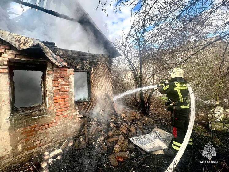 В Белгороде сгорел дом, на месте обнаружен погибший мужчина