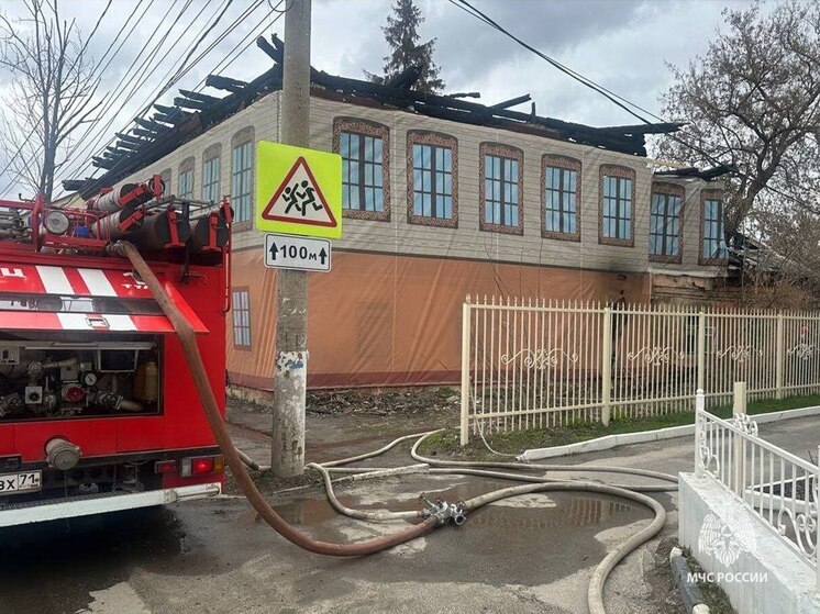 В Кимовском районе загорелось заброшенное здание