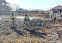 Хозяин частного дома в городе Шилка Забайкальского края выбросил непотушенную золу на землю в своем дворе, присыпал ее землёй и чуть не остался без жилья