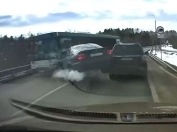 Жесткое ДТП с участием автобуса произошло на Минском шоссе