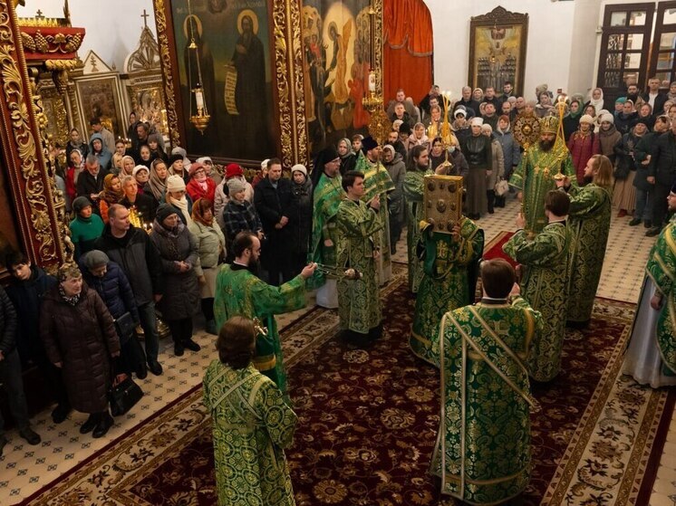 Литургия прошла в кафедральном соборе Пскова сегодня