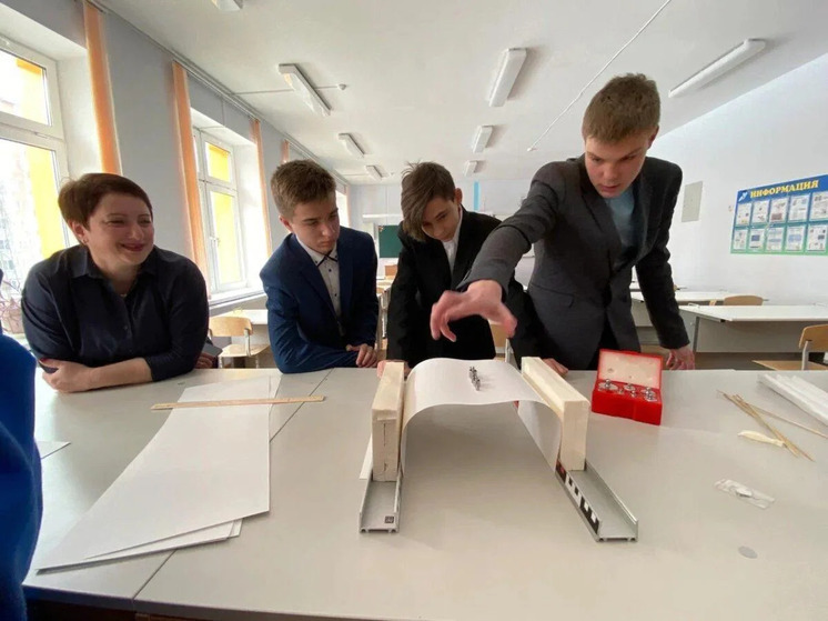 Смоленские бумажные мосты объединили школьников России