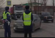 Сегодня в Красноярске сотрудники ГИБДД спасли трехлетнюю девочку, которая потеряла сознание в автомобиле