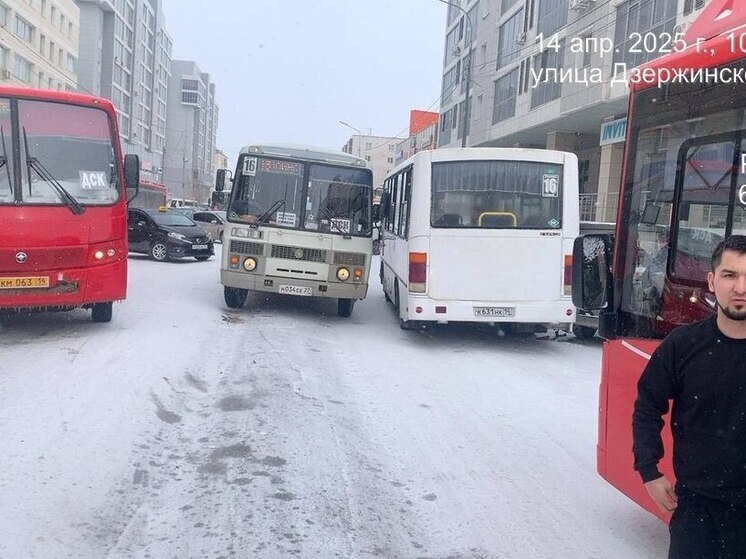 ДТП на перекрёстке Дзержинского и Лермонтова: ожидаются пробки и задержки