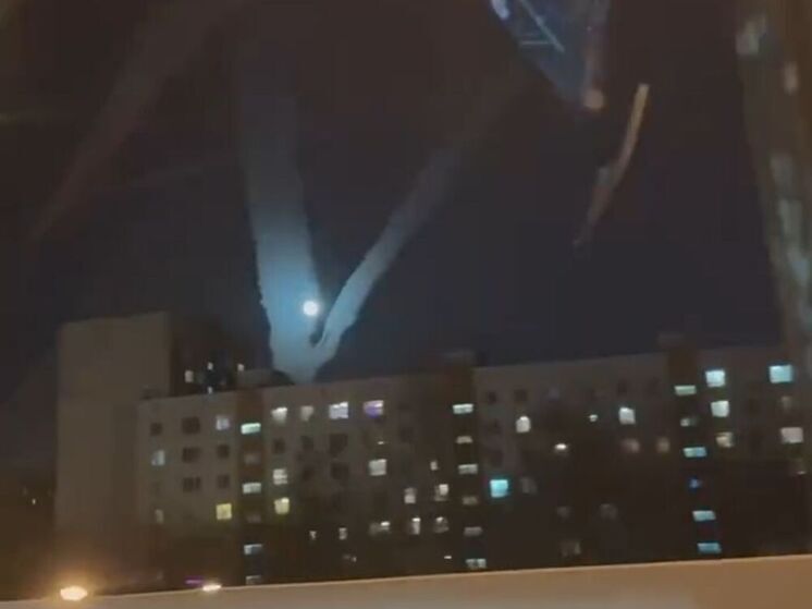 Загадочные полосы заметили в ночном небе Подмосковья