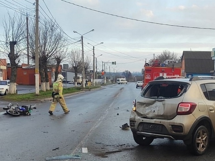 В Курской области столкнулись мопед и легковушка