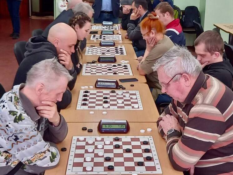 В Тихвине прошли Сельские спортивные игры по шашкам