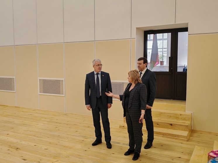 Политик Эдуард Кузнецов осмотрел обновление соцобъектов в Брюховецком районе