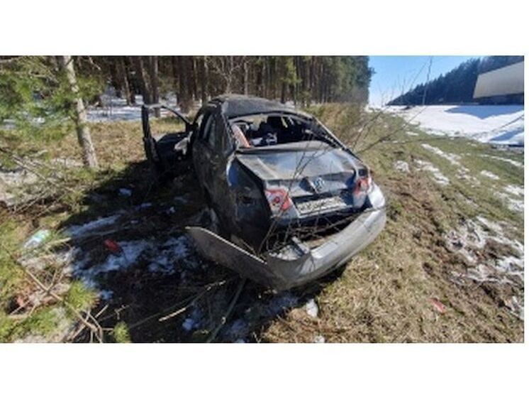 На трассе М-1 под Ярцевом Джетта улетела в кювет