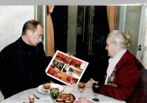 К северо-западу от Серпухова, недалеко от деревни Станки, расположен мемориал «Слава»