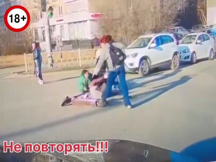 В Екатеринбурге две самокатчицы сбили пятилетнюю девочку на переходе