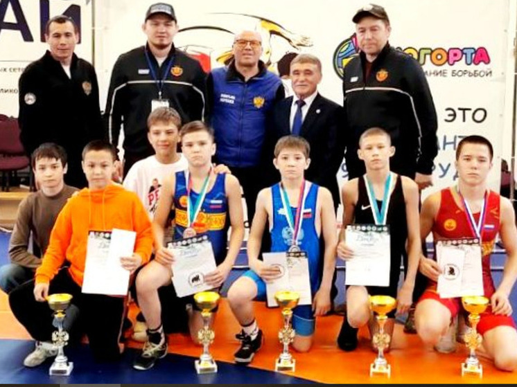 Шесть медалей завоевали борцы Чувашии на юношеских соревнованиях в Коми