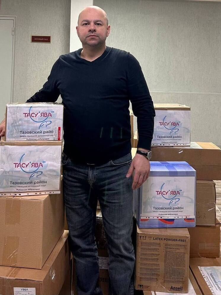 Медики Тазовского отправили гумпомощь коллегам из села Донбасса