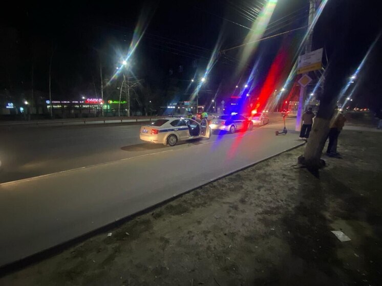 В Чебоксарах девушка на самокате сбила пешехода на тротуаре