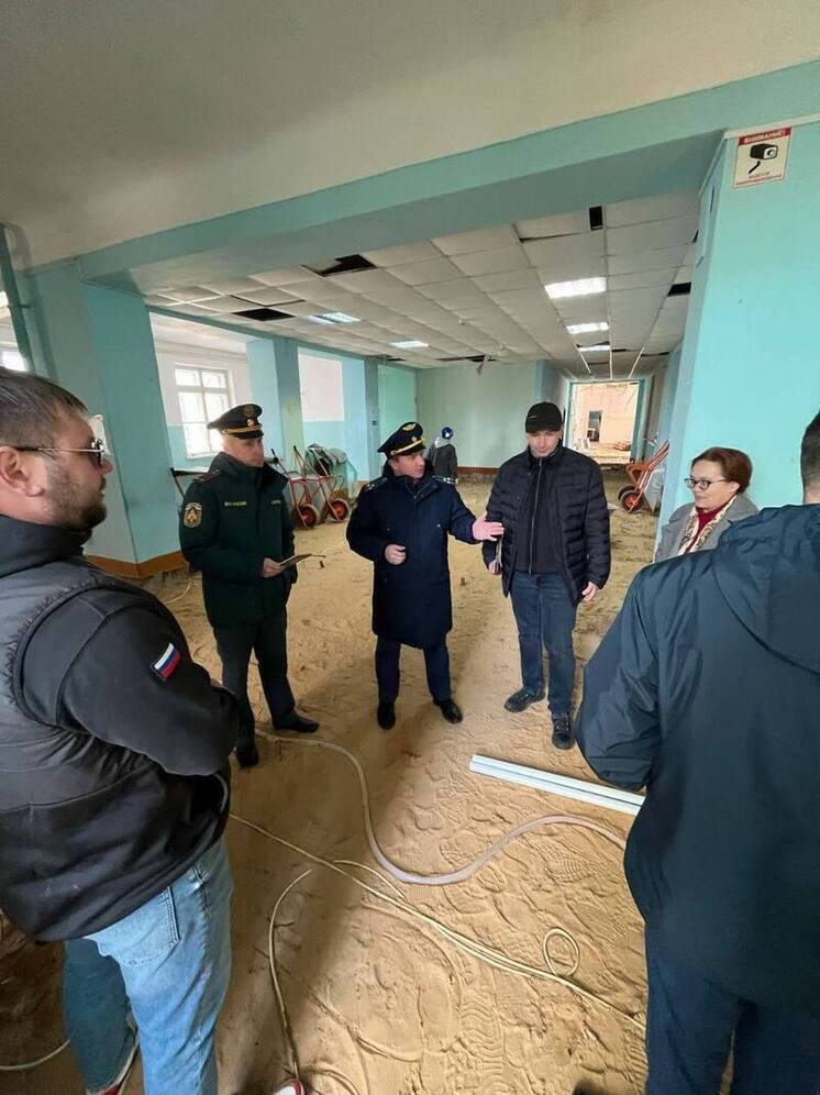 Прокурор проверил капитальный ремонт школы в Мариинско-Посадском районе