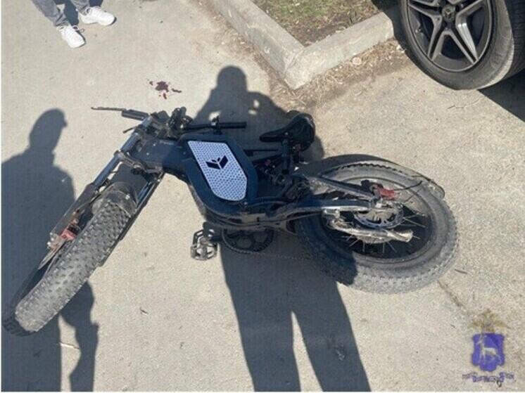 В Самаре мужчина на иномарке врезался в подростка на электровелосипеде 14 апреля