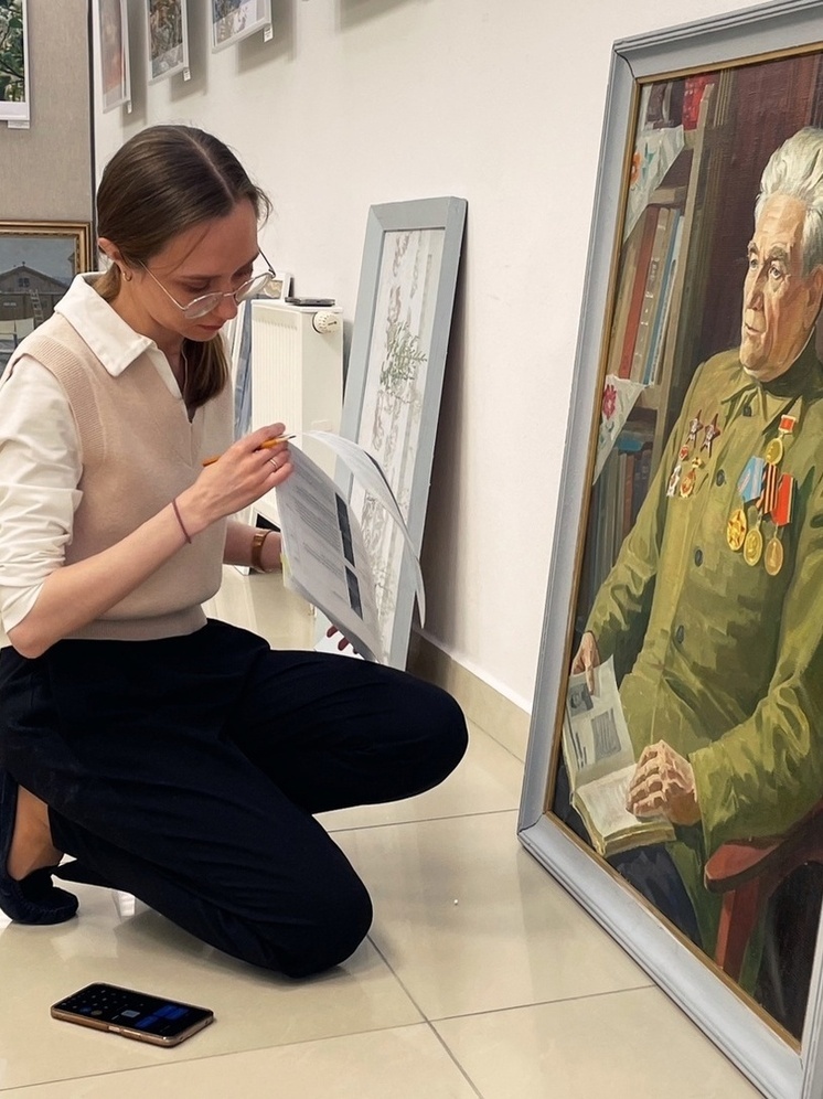 Во Дворце культуры «Арктика» открывается выставка художника Александра Безумова «Война и мир»