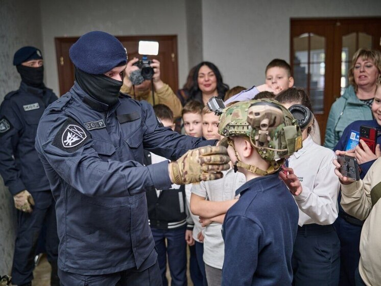 В краеведческом музее Донецка прошла выставка снаряжения Росгвардии