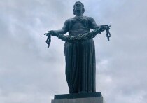 Но при этом ты все равно после их посещения становишься другим человеком. Так получилось, что во время очередного визита с головой и сердцем погружалась в блокадный Ленинград