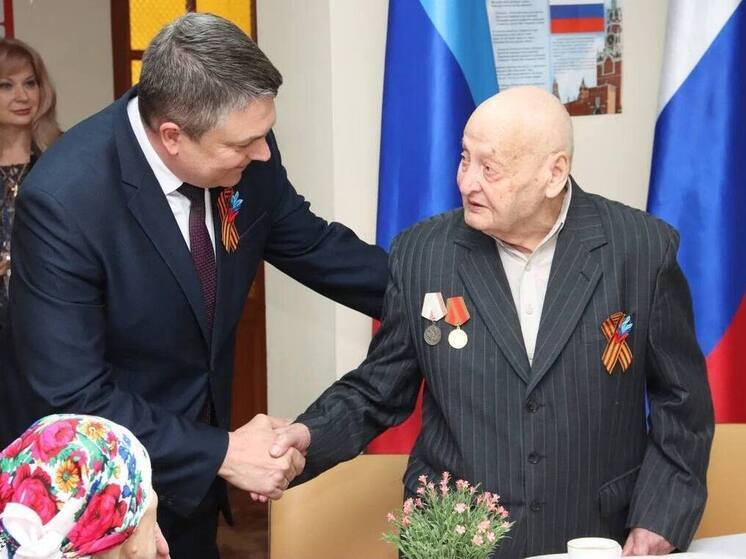 Глава ЛНР встретился в ветеранами ВОВ