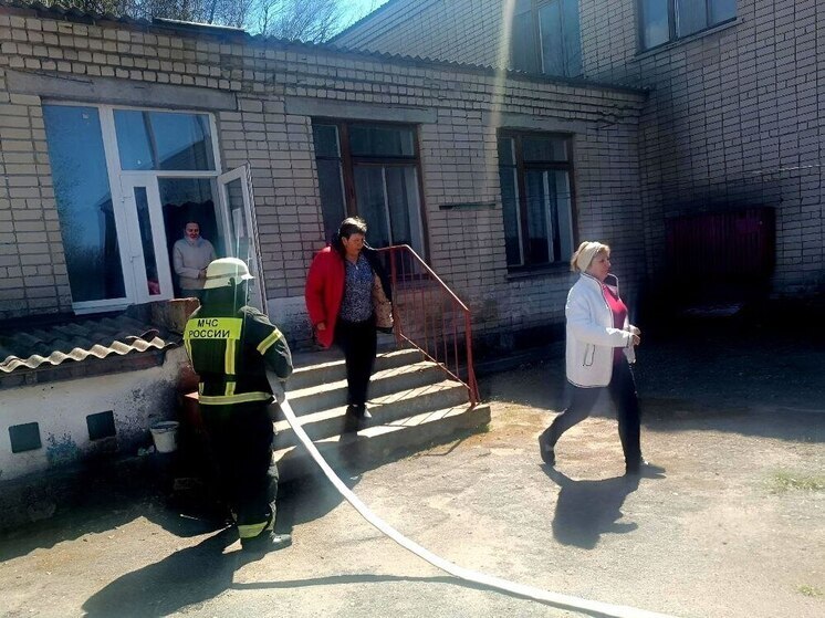 Тренировку по эвакуации провели каланчакские пожарные для местных жителей