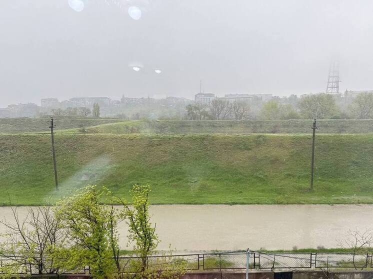 В Махачкале временно перекрыли подачу воды в КОР из-за сильных дождей