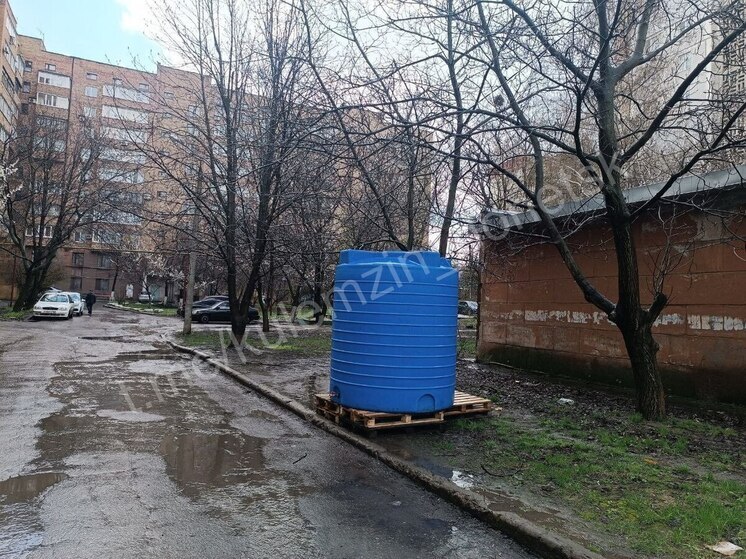 Двадцать дополнительных емкостей с водой установили в Донецке