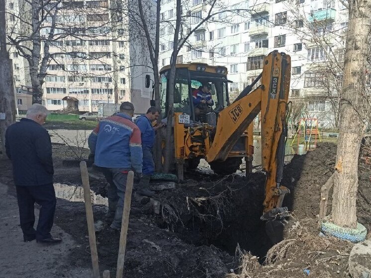В Пензе устраняют утечку на водопроводной сети на улице Клары Цеткин