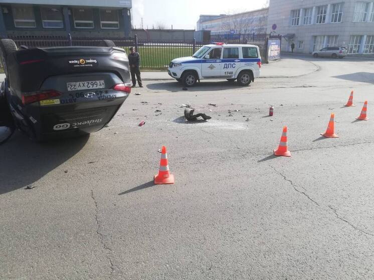 Стали известны подробности ДТП с такси на барнаульском Потоке