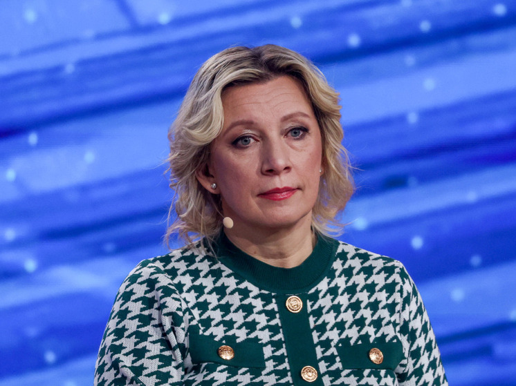 Захарова назвала «театром абсурда» планы Зеленского на 9 мая