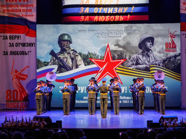 Депутату ЗСК Анне Невзоровой вручили грамоты за помощь в проведении фестиваля армейской песни в Сочи