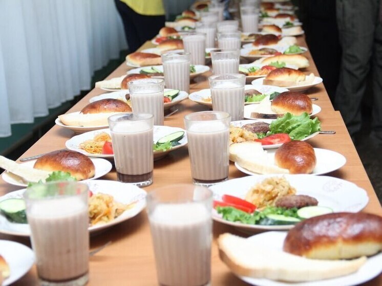 Пушилин поручил организовать горячее питание в учебных заведениях ДНР