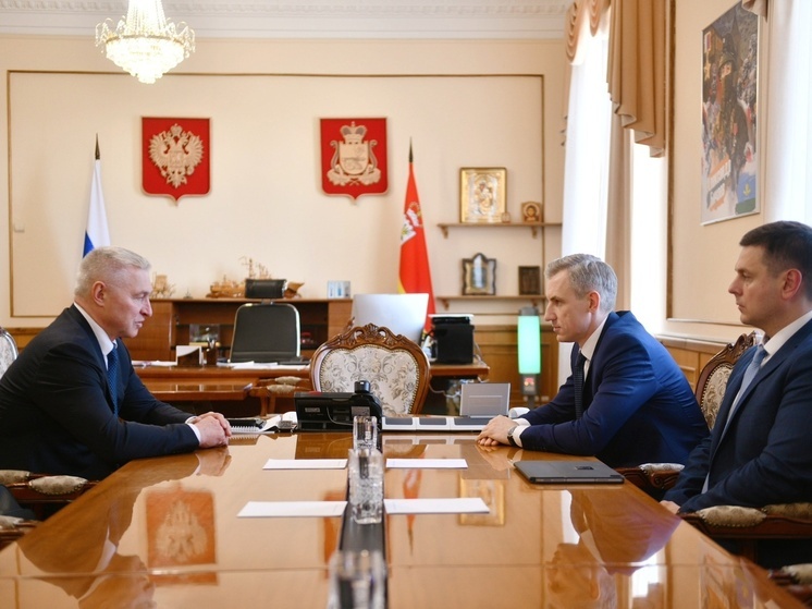 Василий Анохин провел встречу с председателем Арбитражного суда Смоленской области