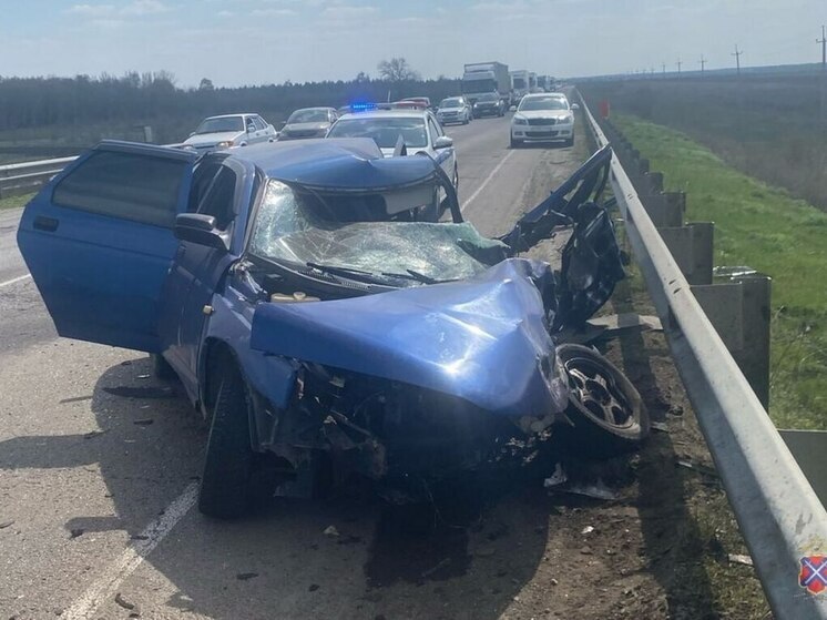 В Волгоградской области в лобовом ДТП пострадали 4 человека и погиб водитель