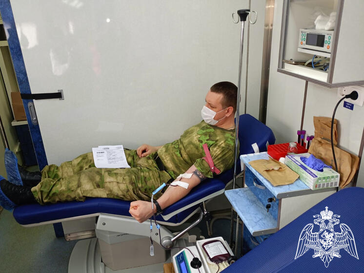 В преддверии Национального дня донора Липецкие Росгвардейцы сдали кровь