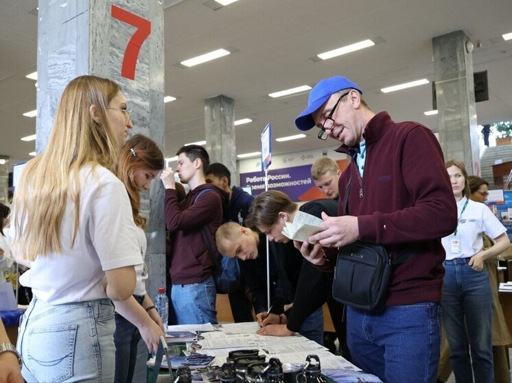 400 работодателей участвуют в ярмарке труда в Иркутской области