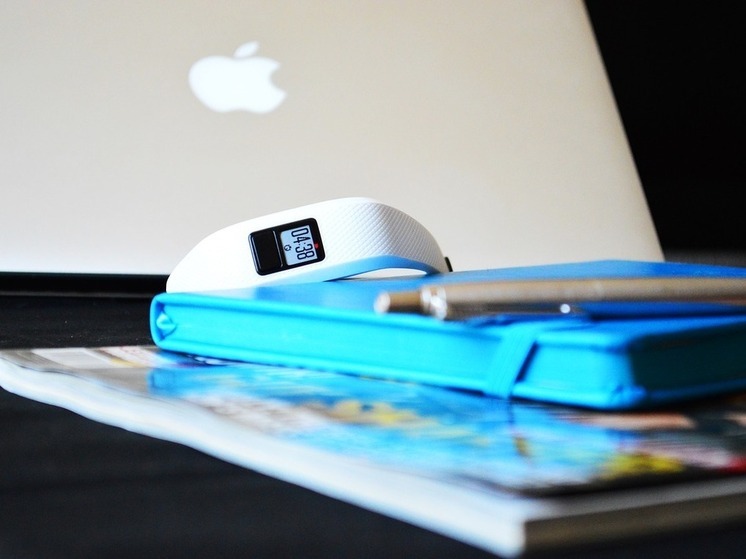 В ВТБ спрогнозировали взрывной рост популярности ИИ-устройств «в перспективе нескольких лет»