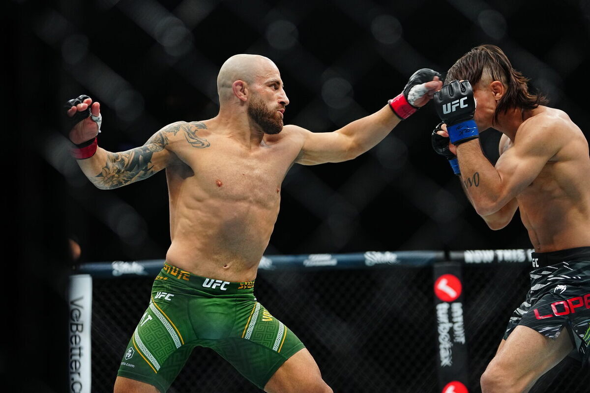 Александр Волкановски стал чемпионом полулегкого дивизиона на турнире UFC 314