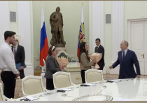 Президент России Владимир Путин встретился с Александром Труфановым, который был освобожден из плена в Газе в феврале