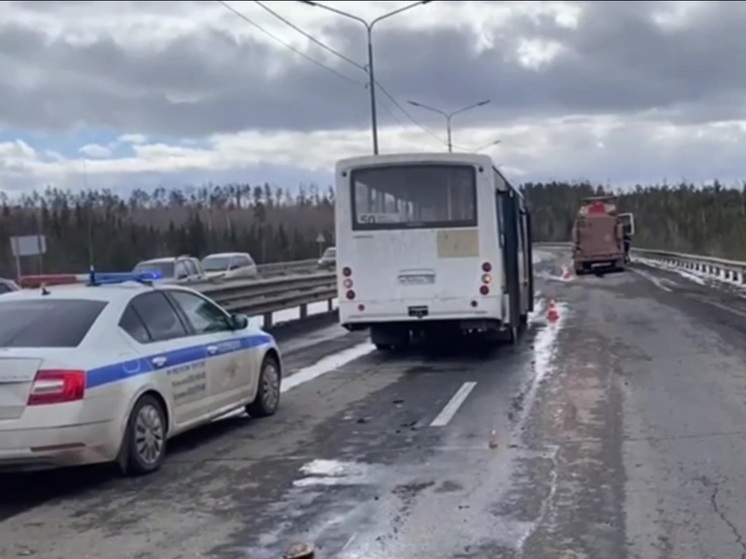 Рейсовый автобус столкнулся с бензовозом в Братске