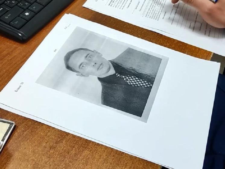 В Калманском районном суде уже более 10 месяцев идет процесс над экс-чиновником Виталием Манишиным, которого обвиняют в 11 убийствах девушек и женщин