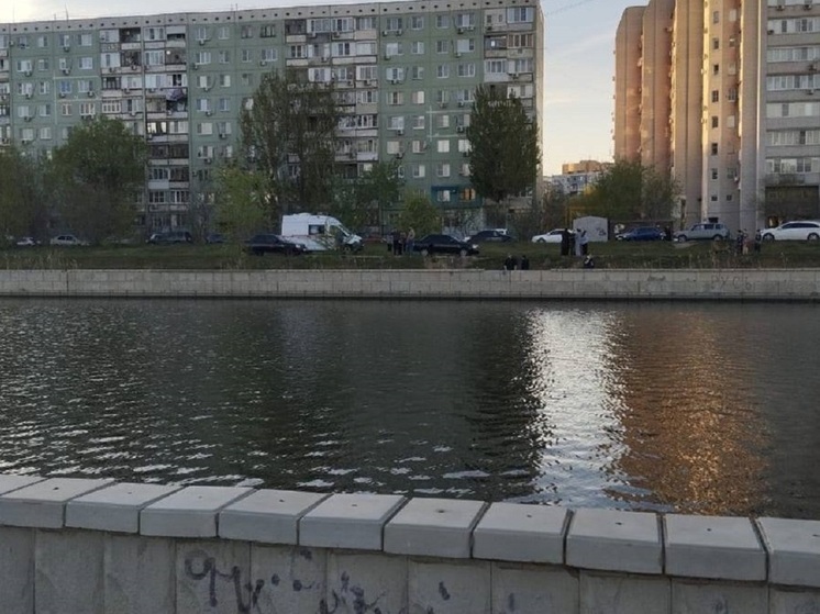 В Астрахани на реке Кутум утонул рыбак