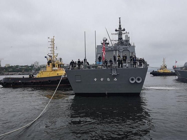 Япония заявила протест России из-за приостановки права на проход судов