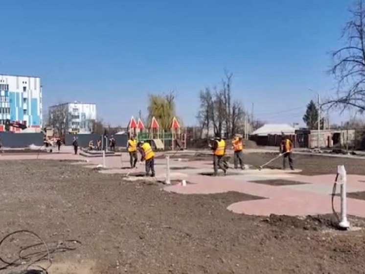 В Волновахе благоустройство сквера Освободителей завершат до майских праздников