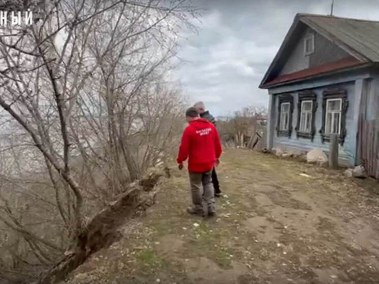 На двух улицах Козьмодемьянска дома могут сползти с обрыва в Волгу