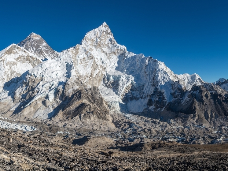 Эверест «запорошило» пластиком: ученые бьют тревогу